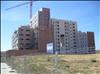 pegado a este edificio va el nuestro
