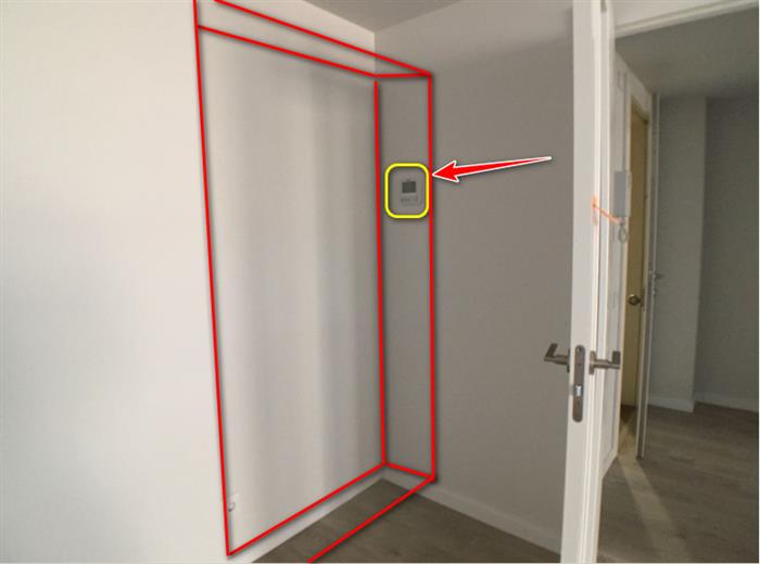 Termostato de tras de puerta y en la misma linea donde poderiamos poner una estanteria