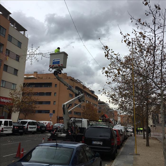 El Ayuntamiento retira la iluminación navideña de Montecarmelo 