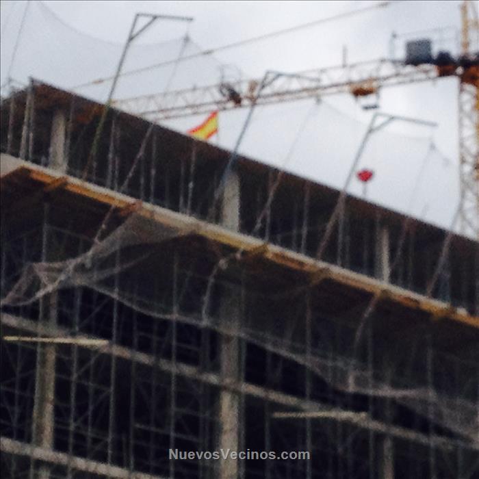 Puesta bandera puerta de San Fernando