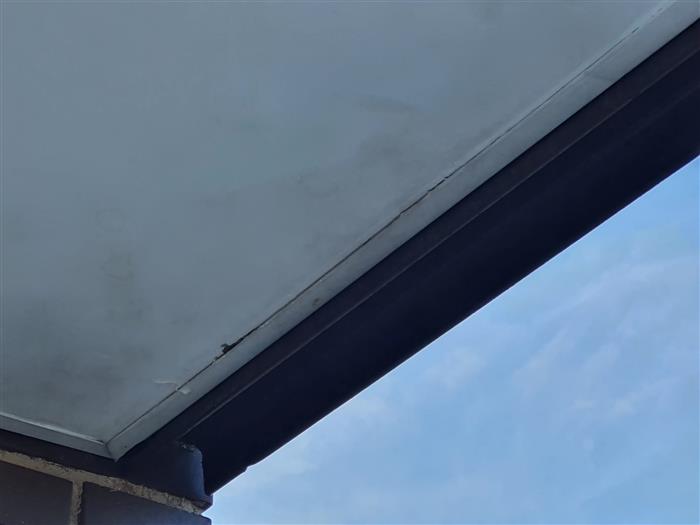 Techo de la Terraza que se desprende. Vivienda con 2 años. Clement alega que es 