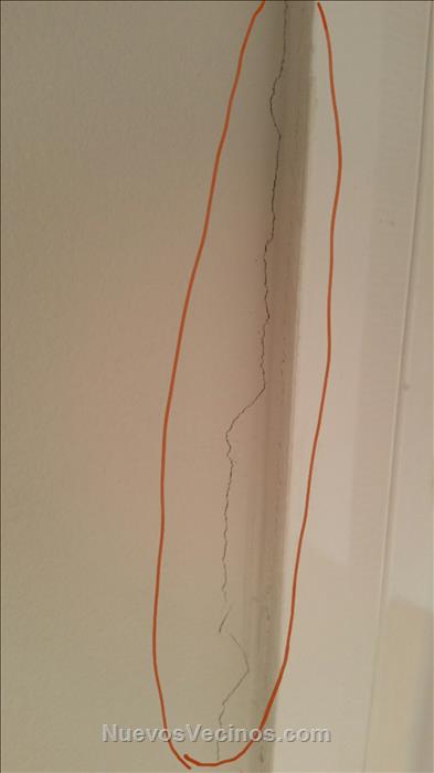 Grieta junto a ventana