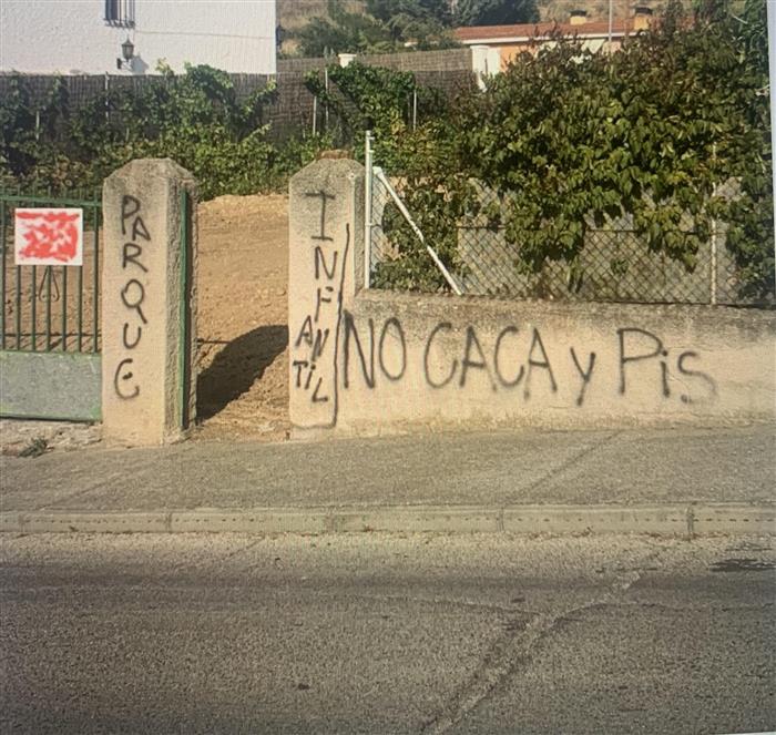 Esto es un ejemplo de vandalismo inaceptable en alguien medianamente civilizado